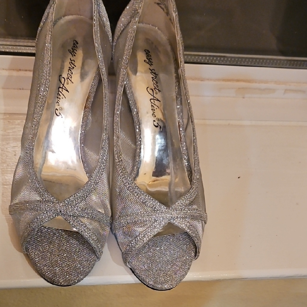 Easy Street Shimmering Silver Peep-Toe Heels